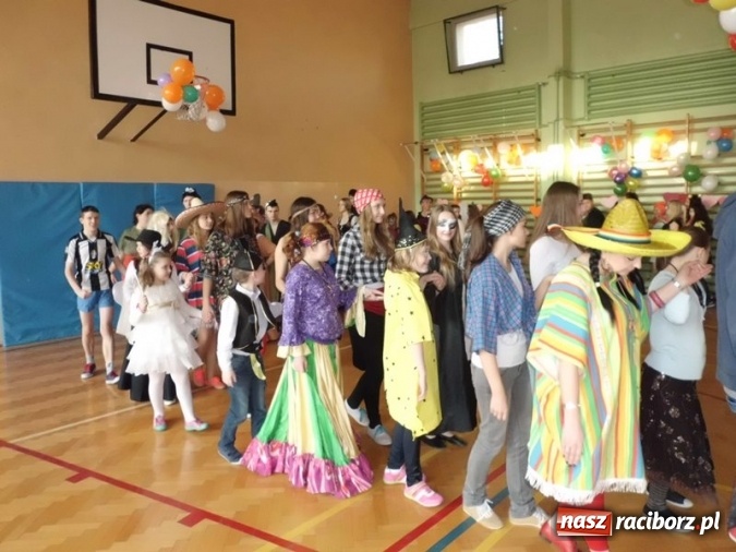 Zdjęcie w galerii na portalu naszraciborz.pl: Integracyjny bal karnawałowy uczniów ZSS nr 10 i Szkoły Podstawowej nr 1 wiadomości z regionu
