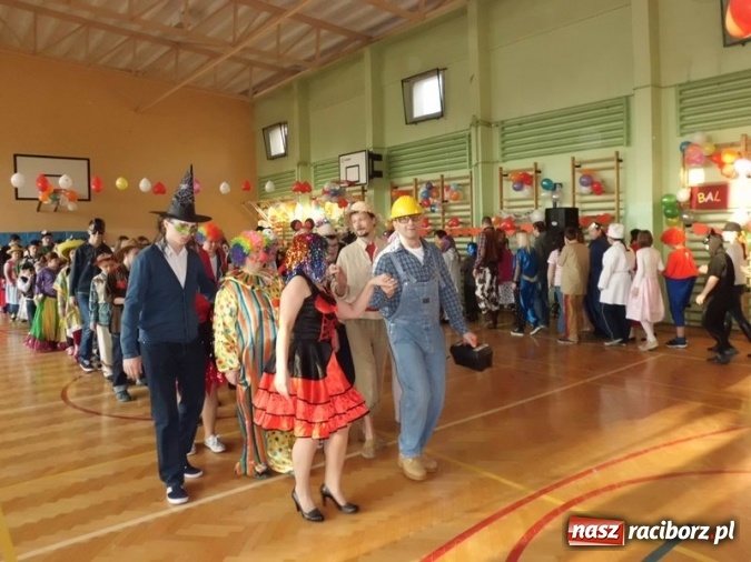 Zdjęcie w galerii na portalu naszraciborz.pl: Integracyjny bal karnawałowy uczniów ZSS nr 10 i Szkoły Podstawowej nr 1 wiadomości z regionu