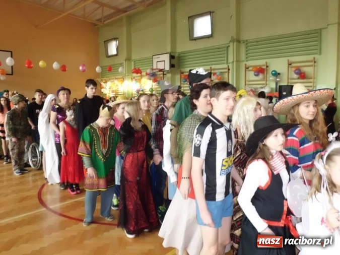 Zdjęcie w galerii na portalu naszraciborz.pl: Integracyjny bal karnawałowy uczniów ZSS nr 10 i Szkoły Podstawowej nr 1 wiadomości z regionu