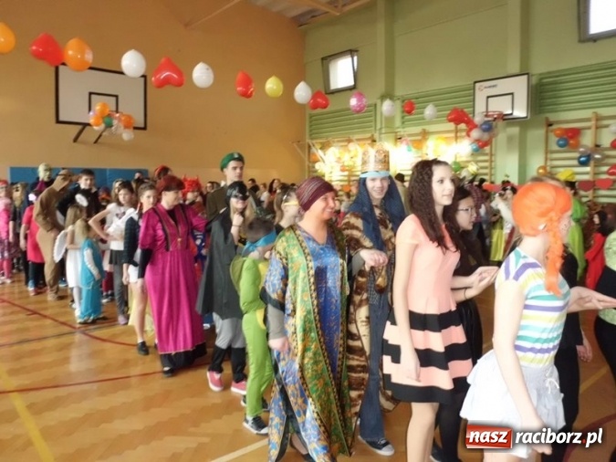 Zdjęcie w galerii na portalu naszraciborz.pl: Integracyjny bal karnawałowy uczniów ZSS nr 10 i Szkoły Podstawowej nr 1 wiadomości z regionu
