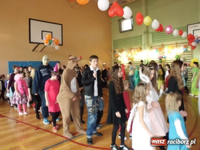 Zdjęcie w galerii na portalu naszraciborz.pl: Integracyjny bal karnawałowy uczniów ZSS nr 10 i Szkoły Podstawowej nr 1 wiadomości z regionu
