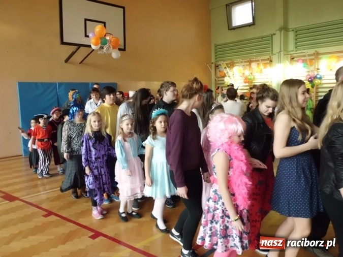 Zdjęcie w galerii na portalu naszraciborz.pl: Integracyjny bal karnawałowy uczniów ZSS nr 10 i Szkoły Podstawowej nr 1 wiadomości z regionu