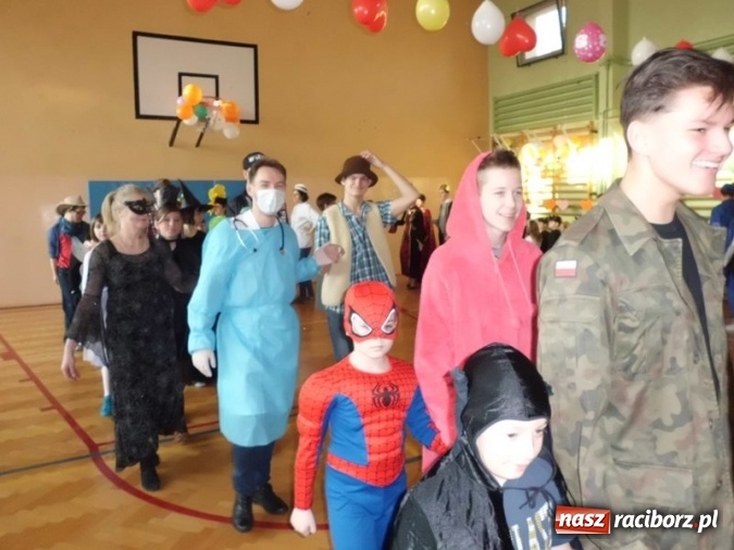 Zdjęcie w galerii na portalu naszraciborz.pl: Integracyjny bal karnawałowy uczniów ZSS nr 10 i Szkoły Podstawowej nr 1 wiadomości z regionu