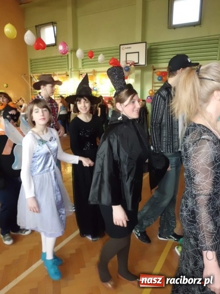 Zdjęcie w galerii na portalu naszraciborz.pl: Integracyjny bal karnawałowy uczniów ZSS nr 10 i Szkoły Podstawowej nr 1 wiadomości z regionu