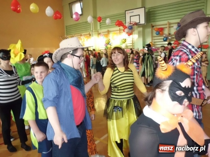 Zdjęcie w galerii na portalu naszraciborz.pl: Integracyjny bal karnawałowy uczniów ZSS nr 10 i Szkoły Podstawowej nr 1 wiadomości z regionu