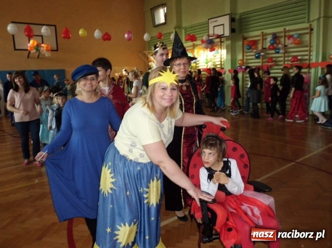 Zdjęcie w galerii na portalu naszraciborz.pl: Integracyjny bal karnawałowy uczniów ZSS nr 10 i Szkoły Podstawowej nr 1 wiadomości z regionu