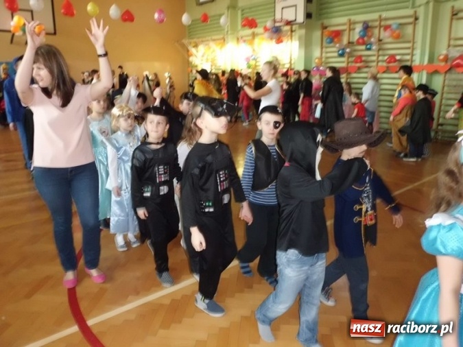 Zdjęcie w galerii na portalu naszraciborz.pl: Integracyjny bal karnawałowy uczniów ZSS nr 10 i Szkoły Podstawowej nr 1 wiadomości z regionu