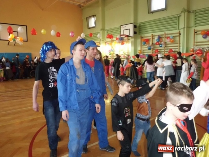 Zdjęcie w galerii na portalu naszraciborz.pl: Integracyjny bal karnawałowy uczniów ZSS nr 10 i Szkoły Podstawowej nr 1 wiadomości z regionu