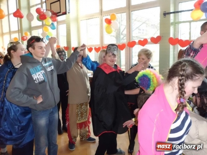 Zdjęcie w galerii na portalu naszraciborz.pl: Integracyjny bal karnawałowy uczniów ZSS nr 10 i Szkoły Podstawowej nr 1 wiadomości z regionu