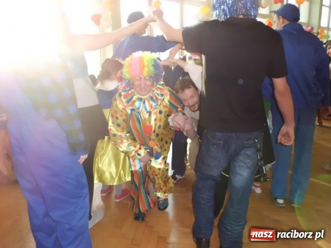 Zdjęcie w galerii na portalu naszraciborz.pl: Integracyjny bal karnawałowy uczniów ZSS nr 10 i Szkoły Podstawowej nr 1 wiadomości z regionu