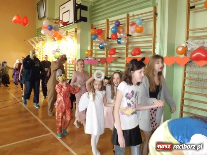 Zdjęcie w galerii na portalu naszraciborz.pl: Integracyjny bal karnawałowy uczniów ZSS nr 10 i Szkoły Podstawowej nr 1 wiadomości z regionu