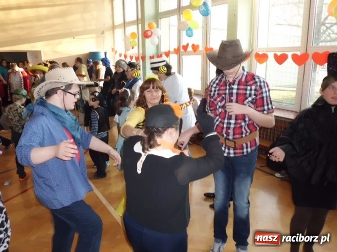 Zdjęcie w galerii na portalu naszraciborz.pl: Integracyjny bal karnawałowy uczniów ZSS nr 10 i Szkoły Podstawowej nr 1 wiadomości z regionu