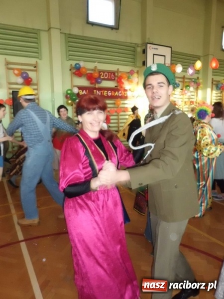Zdjęcie w galerii na portalu naszraciborz.pl: Integracyjny bal karnawałowy uczniów ZSS nr 10 i Szkoły Podstawowej nr 1 wiadomości z regionu
