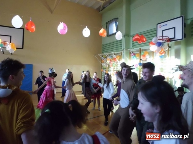 Zdjęcie w galerii na portalu naszraciborz.pl: Integracyjny bal karnawałowy uczniów ZSS nr 10 i Szkoły Podstawowej nr 1 wiadomości z regionu