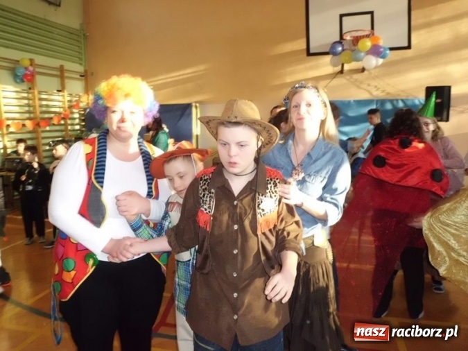 Zdjęcie w galerii na portalu naszraciborz.pl: Integracyjny bal karnawałowy uczniów ZSS nr 10 i Szkoły Podstawowej nr 1 wiadomości z regionu