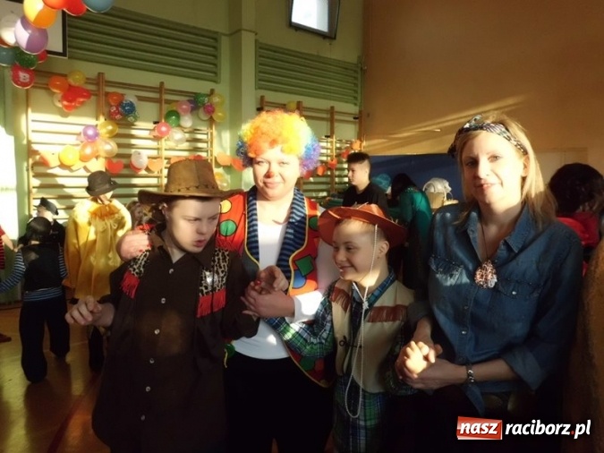 Zdjęcie w galerii na portalu naszraciborz.pl: Integracyjny bal karnawałowy uczniów ZSS nr 10 i Szkoły Podstawowej nr 1 wiadomości z regionu