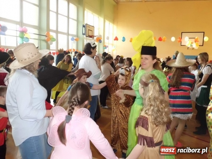 Zdjęcie w galerii na portalu naszraciborz.pl: Integracyjny bal karnawałowy uczniów ZSS nr 10 i Szkoły Podstawowej nr 1 wiadomości z regionu