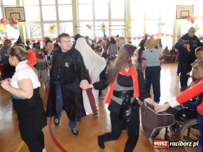 Zdjęcie w galerii na portalu naszraciborz.pl: Integracyjny bal karnawałowy uczniów ZSS nr 10 i Szkoły Podstawowej nr 1 wiadomości z regionu