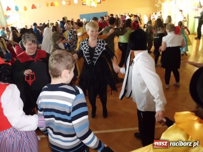 Zdjęcie w galerii na portalu naszraciborz.pl: Integracyjny bal karnawałowy uczniów ZSS nr 10 i Szkoły Podstawowej nr 1 wiadomości z regionu
