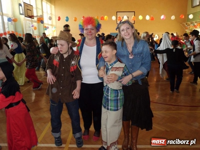 Zdjęcie w galerii na portalu naszraciborz.pl: Integracyjny bal karnawałowy uczniów ZSS nr 10 i Szkoły Podstawowej nr 1 wiadomości z regionu