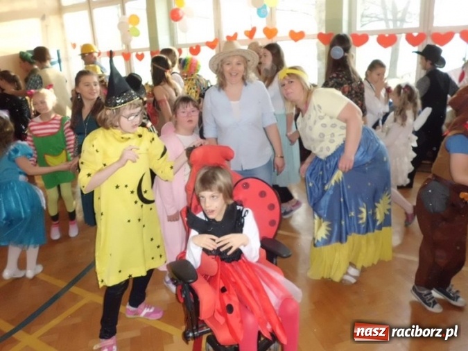 Zdjęcie w galerii na portalu naszraciborz.pl: Integracyjny bal karnawałowy uczniów ZSS nr 10 i Szkoły Podstawowej nr 1 wiadomości z regionu