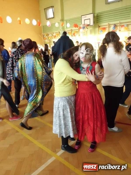 Zdjęcie w galerii na portalu naszraciborz.pl: Integracyjny bal karnawałowy uczniów ZSS nr 10 i Szkoły Podstawowej nr 1 wiadomości z regionu