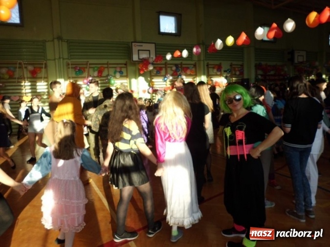 Zdjęcie w galerii na portalu naszraciborz.pl: Integracyjny bal karnawałowy uczniów ZSS nr 10 i Szkoły Podstawowej nr 1 wiadomości z regionu