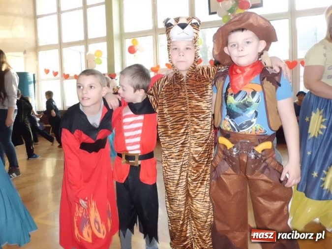Zdjęcie w galerii na portalu naszraciborz.pl: Integracyjny bal karnawałowy uczniów ZSS nr 10 i Szkoły Podstawowej nr 1 wiadomości z regionu
