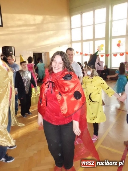 Zdjęcie w galerii na portalu naszraciborz.pl: Integracyjny bal karnawałowy uczniów ZSS nr 10 i Szkoły Podstawowej nr 1 wiadomości z regionu