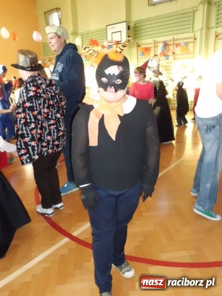Zdjęcie w galerii na portalu naszraciborz.pl: Integracyjny bal karnawałowy uczniów ZSS nr 10 i Szkoły Podstawowej nr 1 wiadomości z regionu