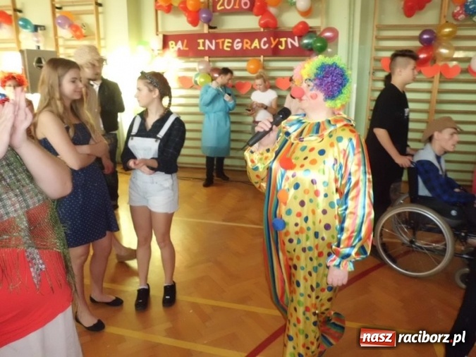 Zdjęcie w galerii na portalu naszraciborz.pl: Integracyjny bal karnawałowy uczniów ZSS nr 10 i Szkoły Podstawowej nr 1 wiadomości z regionu