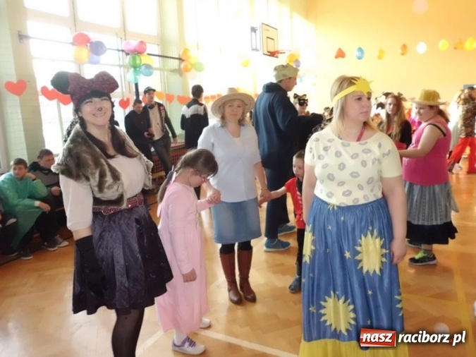 Zdjęcie w galerii na portalu naszraciborz.pl: Integracyjny bal karnawałowy uczniów ZSS nr 10 i Szkoły Podstawowej nr 1 wiadomości z regionu