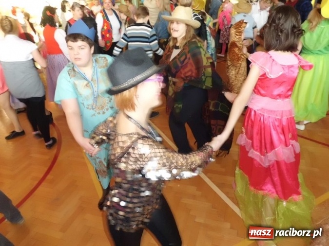 Zdjęcie w galerii na portalu naszraciborz.pl: Integracyjny bal karnawałowy uczniów ZSS nr 10 i Szkoły Podstawowej nr 1 wiadomości z regionu