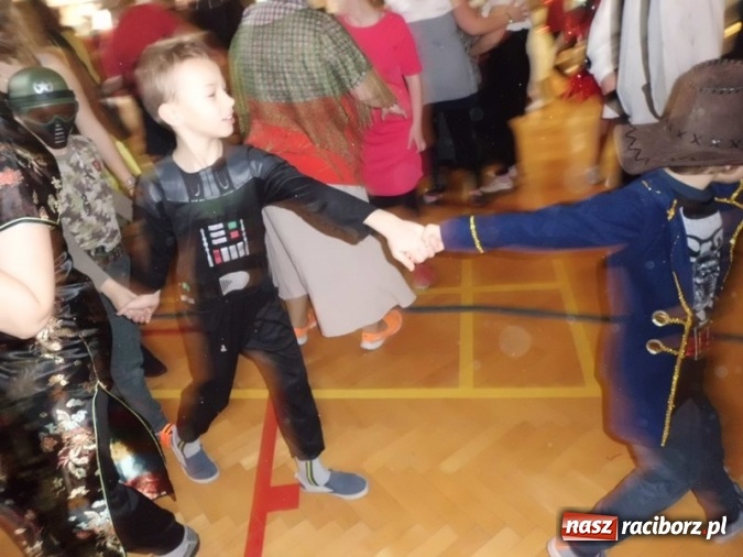Zdjęcie w galerii na portalu naszraciborz.pl: Integracyjny bal karnawałowy uczniów ZSS nr 10 i Szkoły Podstawowej nr 1 wiadomości z regionu