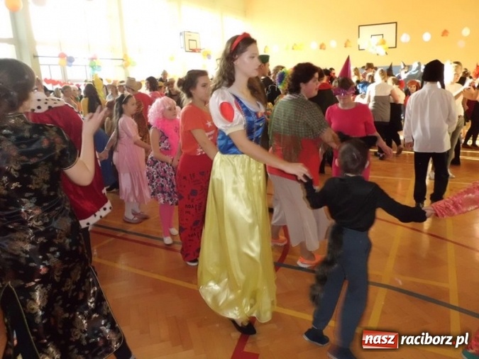 Zdjęcie w galerii na portalu naszraciborz.pl: Integracyjny bal karnawałowy uczniów ZSS nr 10 i Szkoły Podstawowej nr 1 wiadomości z regionu