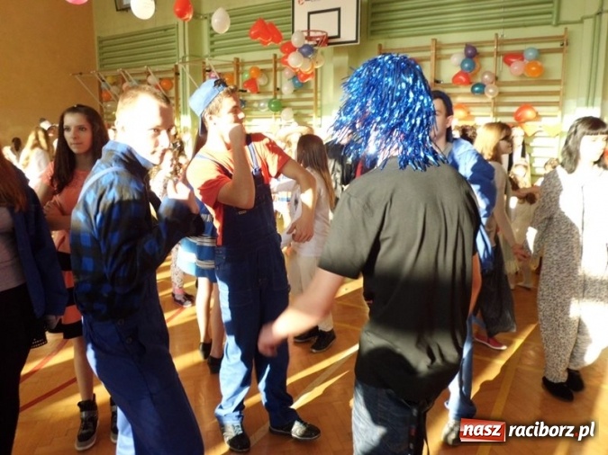 Zdjęcie w galerii na portalu naszraciborz.pl: Integracyjny bal karnawałowy uczniów ZSS nr 10 i Szkoły Podstawowej nr 1 wiadomości z regionu