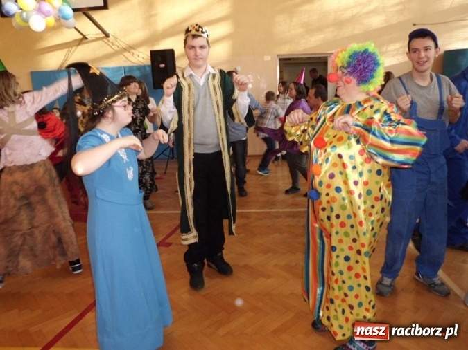 Zdjęcie w galerii na portalu naszraciborz.pl: Integracyjny bal karnawałowy uczniów ZSS nr 10 i Szkoły Podstawowej nr 1 wiadomości z regionu