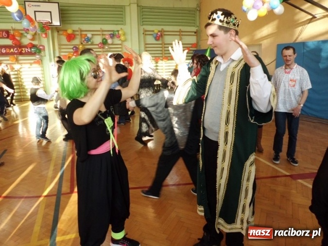 Zdjęcie w galerii na portalu naszraciborz.pl: Integracyjny bal karnawałowy uczniów ZSS nr 10 i Szkoły Podstawowej nr 1 wiadomości z regionu