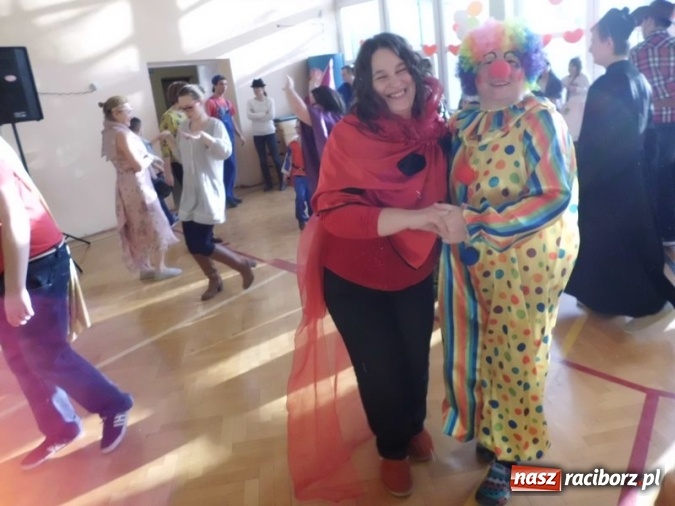 Zdjęcie w galerii na portalu naszraciborz.pl: Integracyjny bal karnawałowy uczniów ZSS nr 10 i Szkoły Podstawowej nr 1 wiadomości z regionu