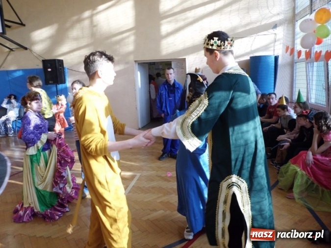 Zdjęcie w galerii na portalu naszraciborz.pl: Integracyjny bal karnawałowy uczniów ZSS nr 10 i Szkoły Podstawowej nr 1 wiadomości z regionu
