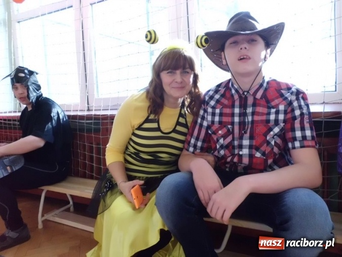 Zdjęcie w galerii na portalu naszraciborz.pl: Integracyjny bal karnawałowy uczniów ZSS nr 10 i Szkoły Podstawowej nr 1 wiadomości z regionu