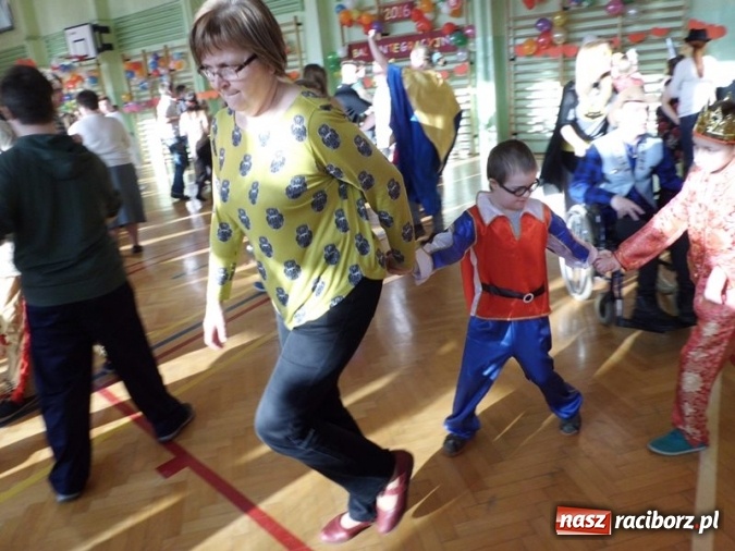 Zdjęcie w galerii na portalu naszraciborz.pl: Integracyjny bal karnawałowy uczniów ZSS nr 10 i Szkoły Podstawowej nr 1 wiadomości z regionu