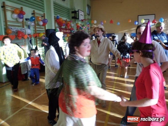 Zdjęcie w galerii na portalu naszraciborz.pl: Integracyjny bal karnawałowy uczniów ZSS nr 10 i Szkoły Podstawowej nr 1 wiadomości z regionu