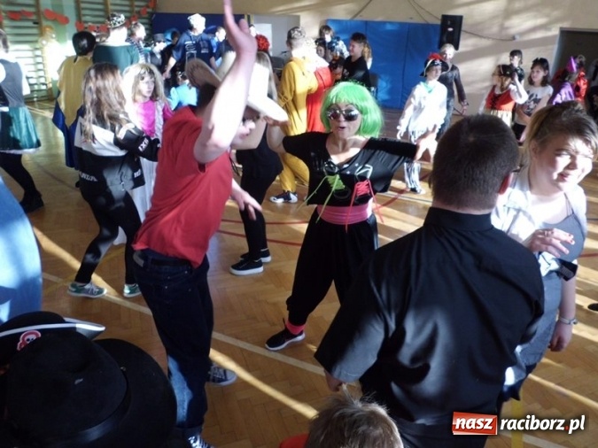 Zdjęcie w galerii na portalu naszraciborz.pl: Integracyjny bal karnawałowy uczniów ZSS nr 10 i Szkoły Podstawowej nr 1 wiadomości z regionu