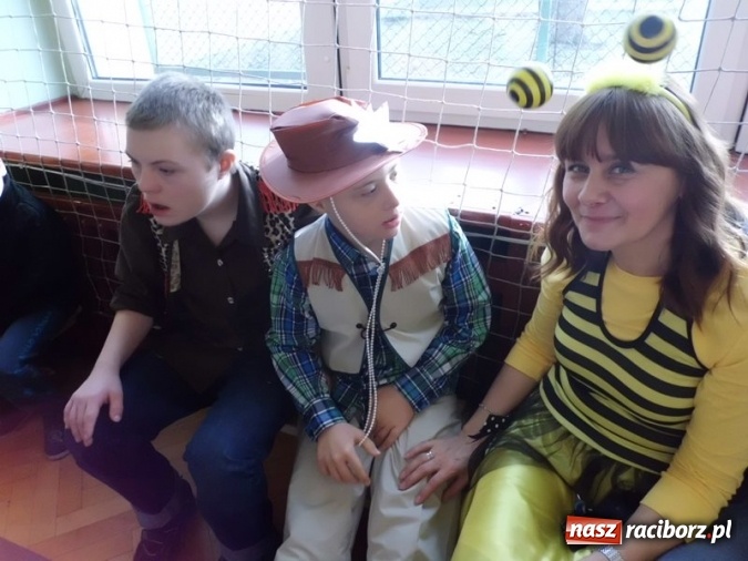Zdjęcie w galerii na portalu naszraciborz.pl: Integracyjny bal karnawałowy uczniów ZSS nr 10 i Szkoły Podstawowej nr 1 wiadomości z regionu