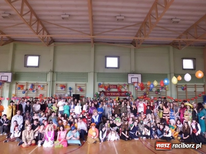 Zdjęcie w galerii na portalu naszraciborz.pl: Integracyjny bal karnawałowy uczniów ZSS nr 10 i Szkoły Podstawowej nr 1 wiadomości z regionu