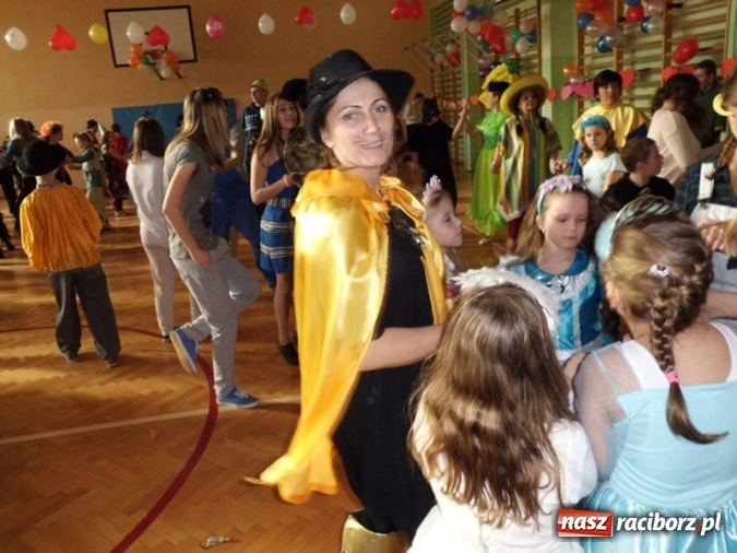 Zdjęcie w galerii na portalu naszraciborz.pl: Integracyjny bal karnawałowy uczniów ZSS nr 10 i Szkoły Podstawowej nr 1 wiadomości z regionu