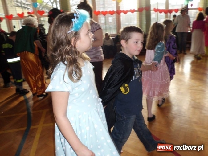 Zdjęcie w galerii na portalu naszraciborz.pl: Integracyjny bal karnawałowy uczniów ZSS nr 10 i Szkoły Podstawowej nr 1 wiadomości z regionu
