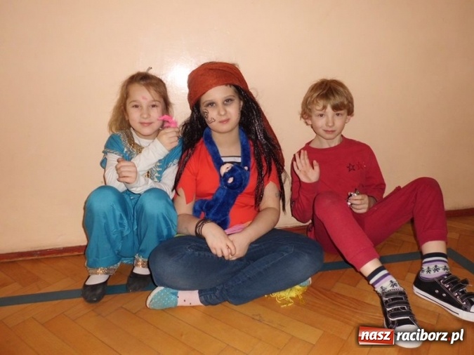 Zdjęcie w galerii na portalu naszraciborz.pl: Integracyjny bal karnawałowy uczniów ZSS nr 10 i Szkoły Podstawowej nr 1 wiadomości z regionu