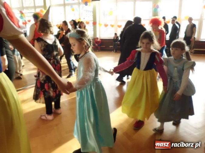Zdjęcie w galerii na portalu naszraciborz.pl: Integracyjny bal karnawałowy uczniów ZSS nr 10 i Szkoły Podstawowej nr 1 wiadomości z regionu